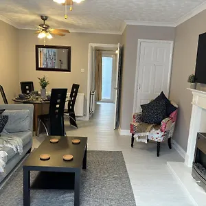  Holiday home Cosy Corner - 2 Beds, Free Parking, Next To General Hospital United Kingdom