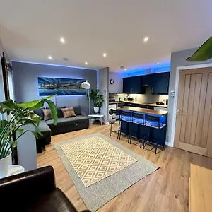  Apartment Sunshine On Leith. The River View Apartment!