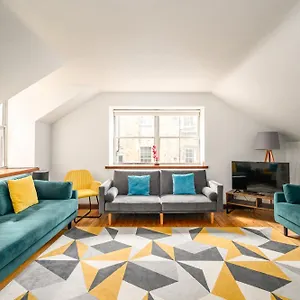  Holiday home Bright - - Sleeps 10